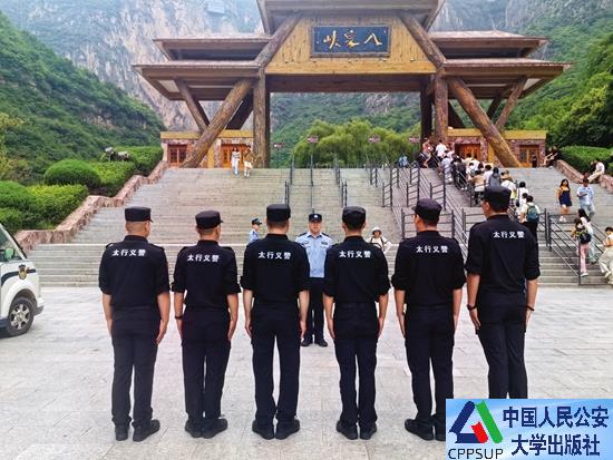 按住Ctrl键+鼠标滚轮缩放