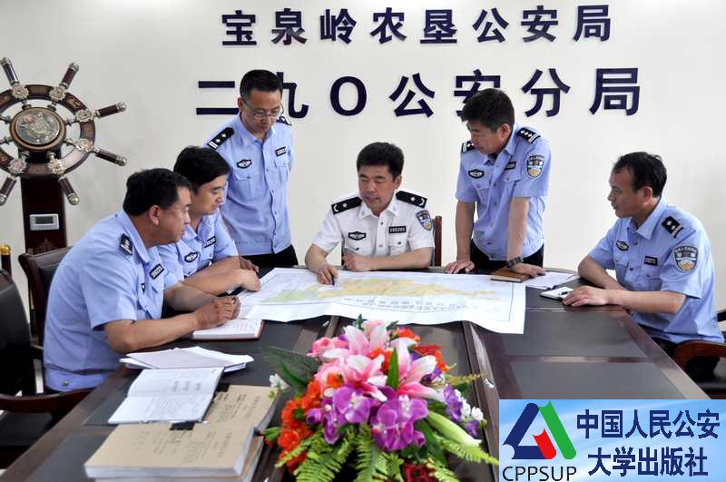 按住Ctrl键+鼠标滚轮缩放