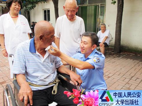 按住Ctrl键+鼠标滚轮缩放