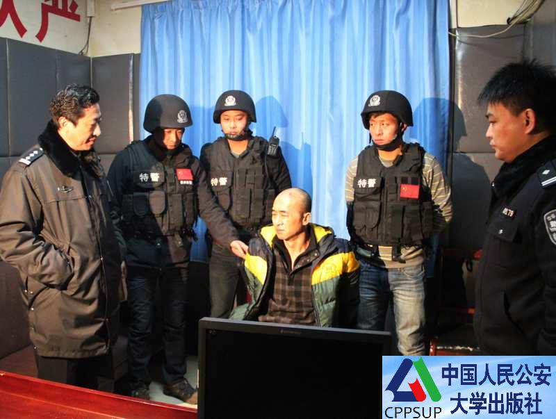 按住Ctrl键+鼠标滚轮缩放