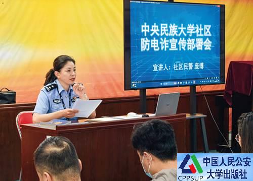 按住Ctrl键+鼠标滚轮缩放