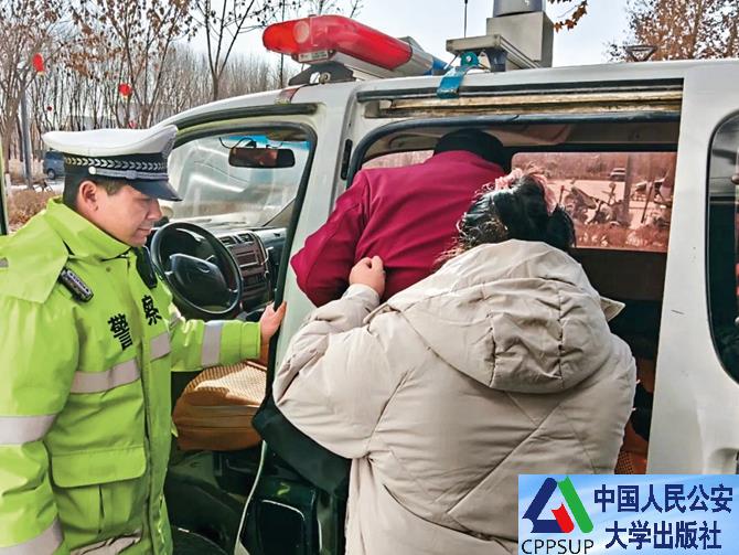 按住Ctrl键+鼠标滚轮缩放