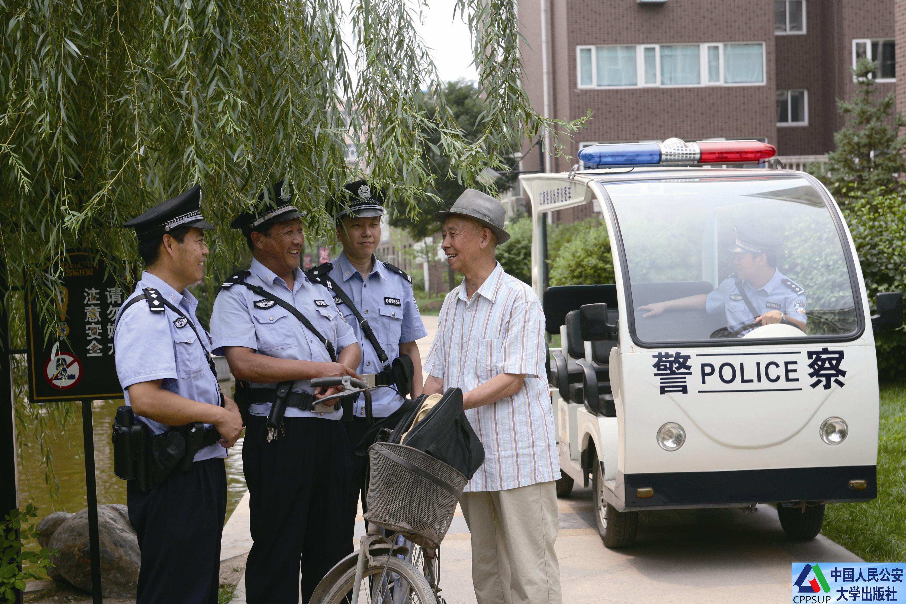 按住Ctrl键+鼠标滚轮缩放