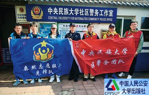 按住Ctrl键+鼠标滚轮缩放