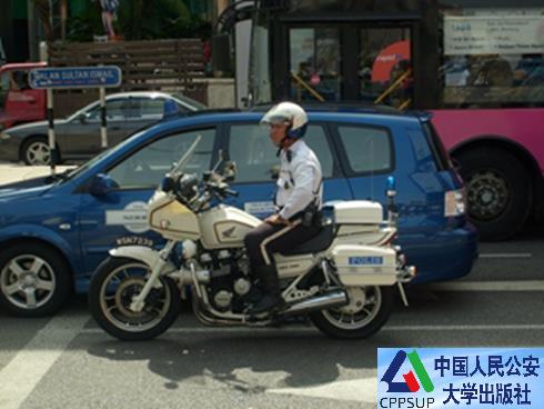 按住Ctrl键+鼠标滚轮缩放