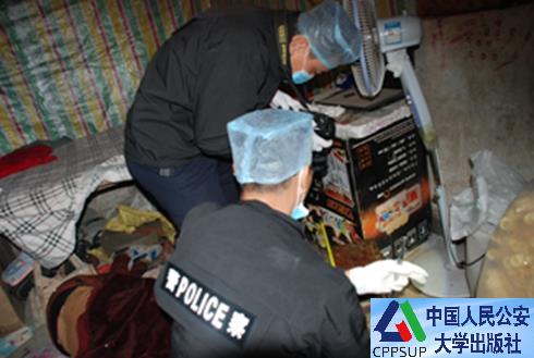 按住Ctrl键+鼠标滚轮缩放