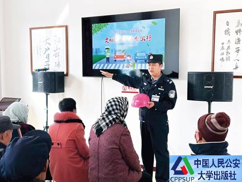 按住Ctrl键+鼠标滚轮缩放