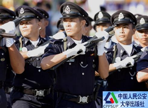 按住Ctrl键+鼠标滚轮缩放