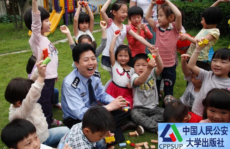 按住Ctrl键+鼠标滚轮缩放