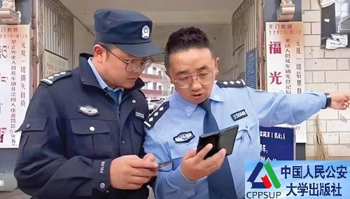 按住Ctrl键+鼠标滚轮缩放