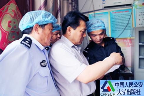 按住Ctrl键+鼠标滚轮缩放