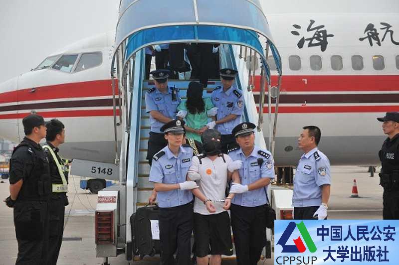 按住Ctrl键+鼠标滚轮缩放